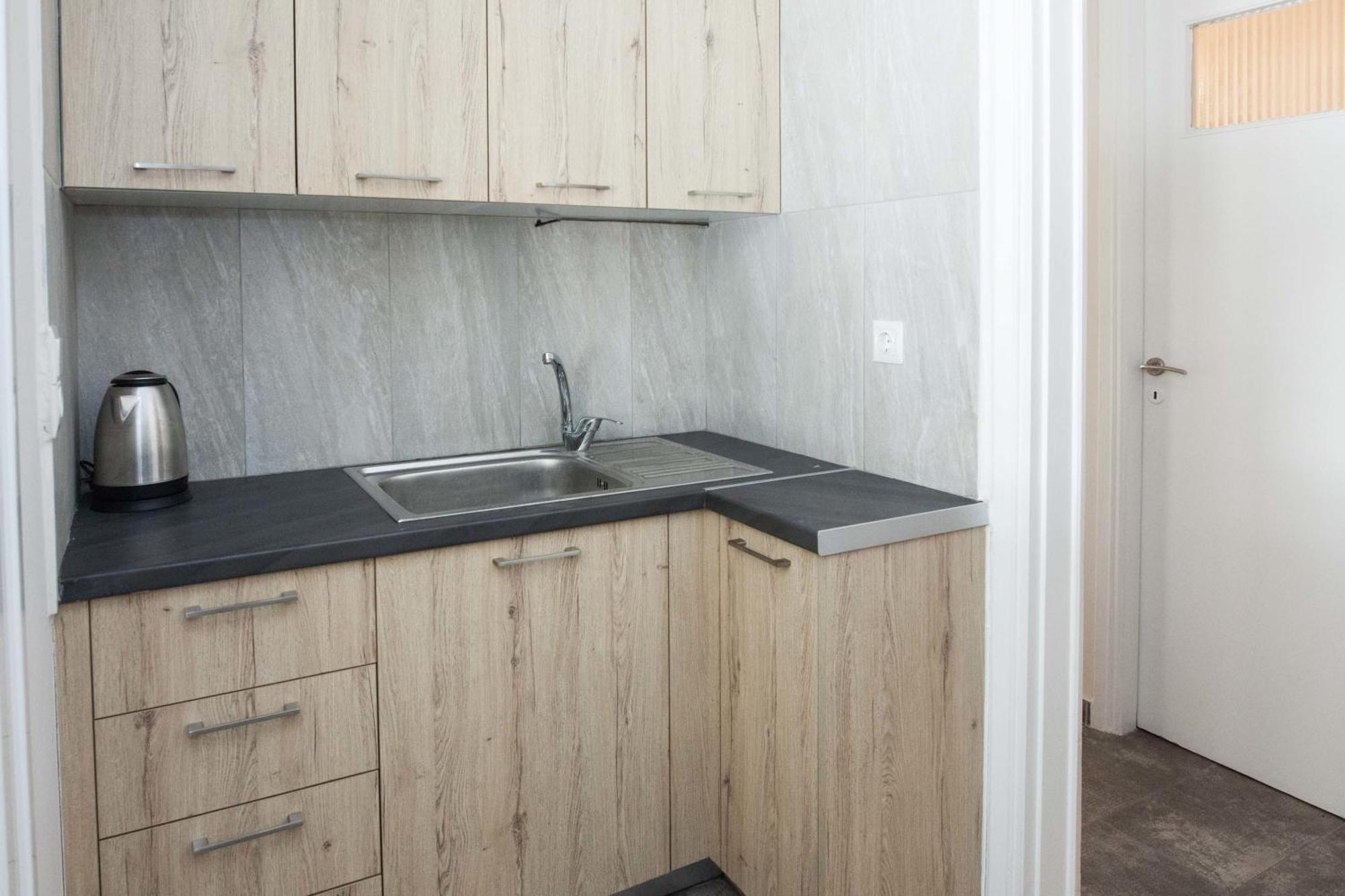 Modern 1 Bd Balcony Near Metro In Kato Patisia