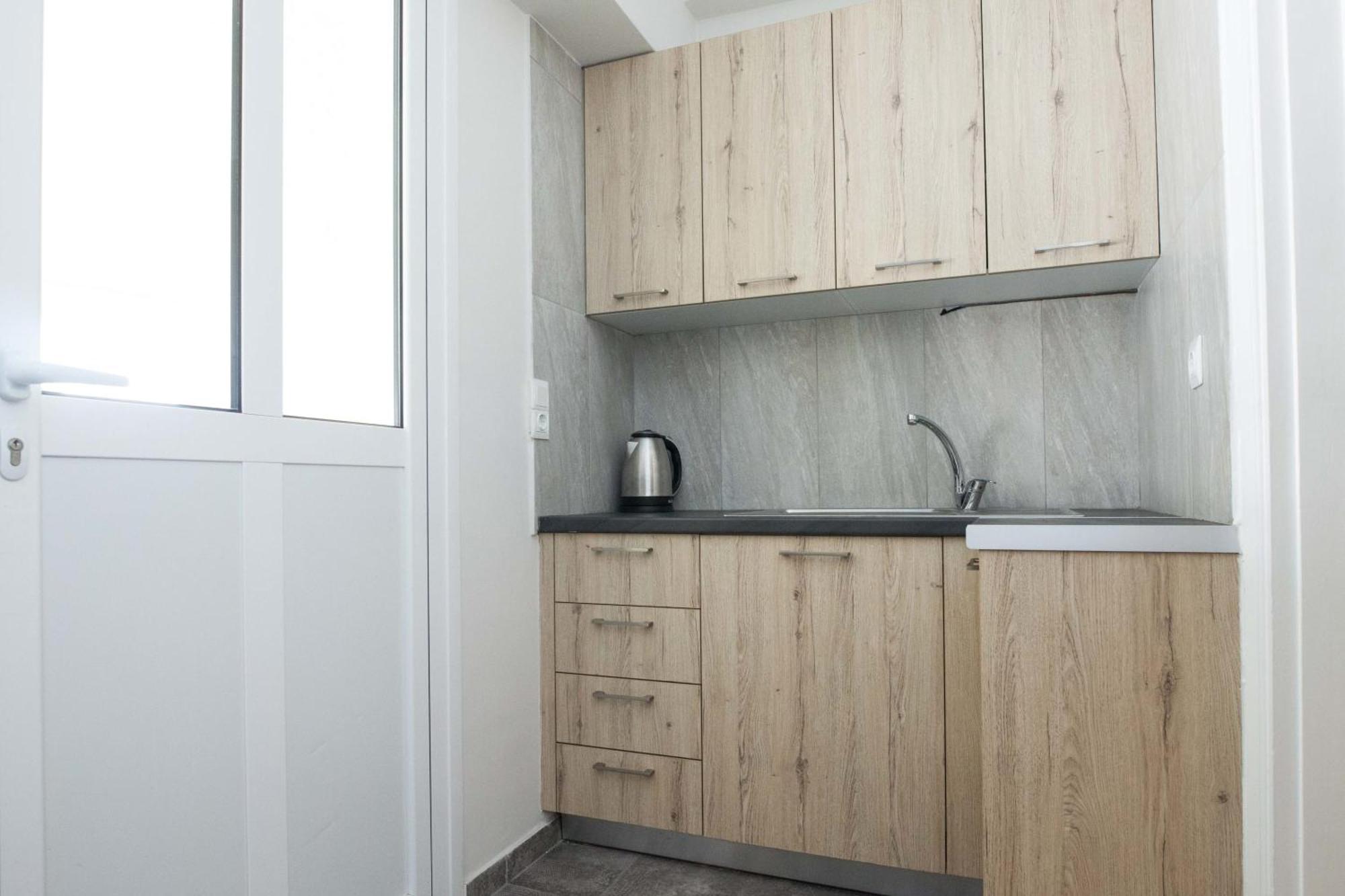 Modern 1 Bd Balcony Near Metro In Kato Patisia Apartament